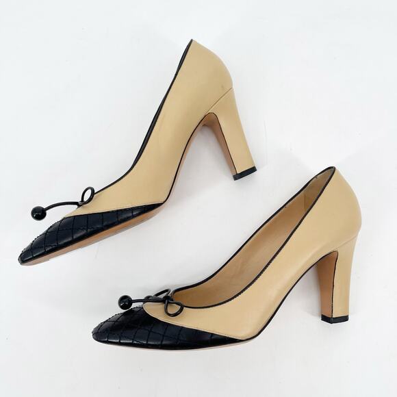Chanel Vintage Beige with Black Quilted Cap Toe CC Bow Heels EU 37 Leather Pumps - Picture 5 of 15